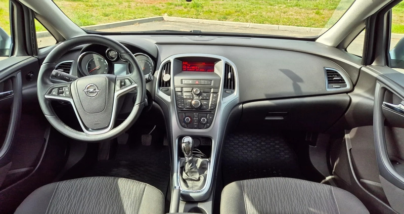 Opel Astra cena 29800 przebieg: 200000, rok produkcji 2014 z Warszawa małe 137